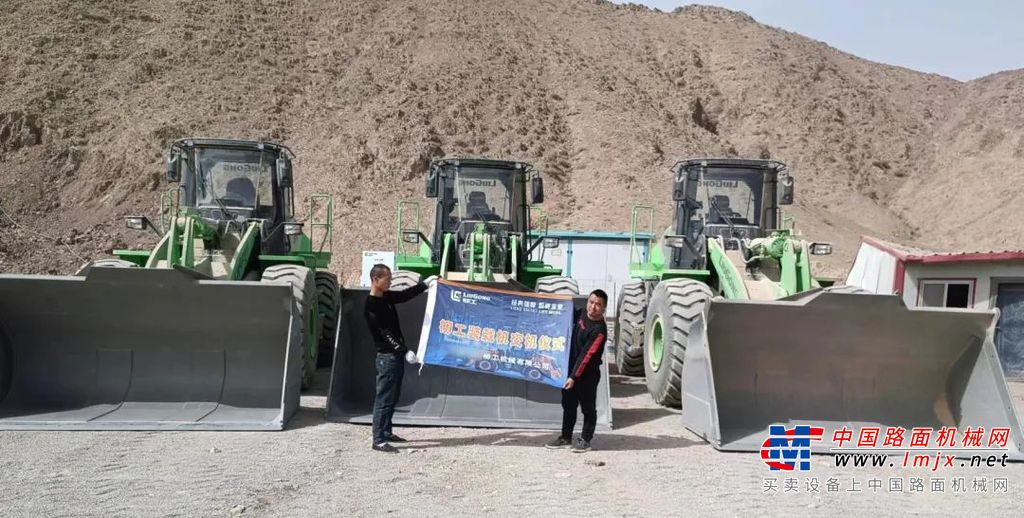 伴随着工程机械电动化提速和春季开工潮，柳工862HE供不应求，成为6吨电动装载机市场绝无仅有的现象级爆款。仅今年3月份，该机型陆续大批量交付，驰骋于全国各地煤炭、沙石料、沙场和搅拌站、焦炭等地，其强悍性能得到了越来越多用户的认可。