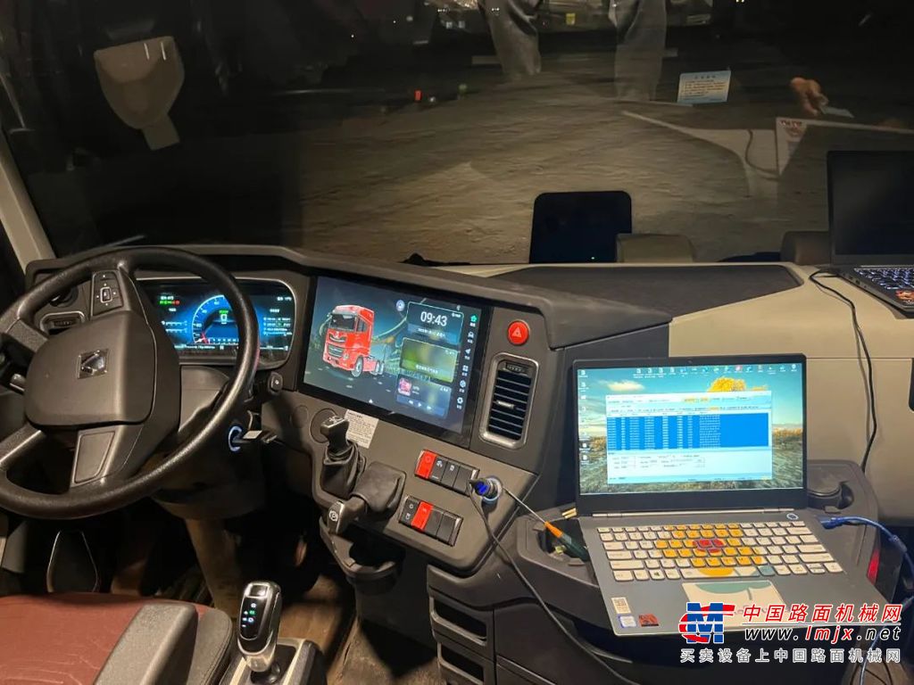 	结束培训后已是中午12点，没来得及吃一顿午饭，12点23分，接到报修车辆无法充电故障后，时保瑞立即响应、赶往现场，检查显示故障为充电线束插接松脱导致无法充电，于是给予客户更换线束，13点45分，车辆充电正常。