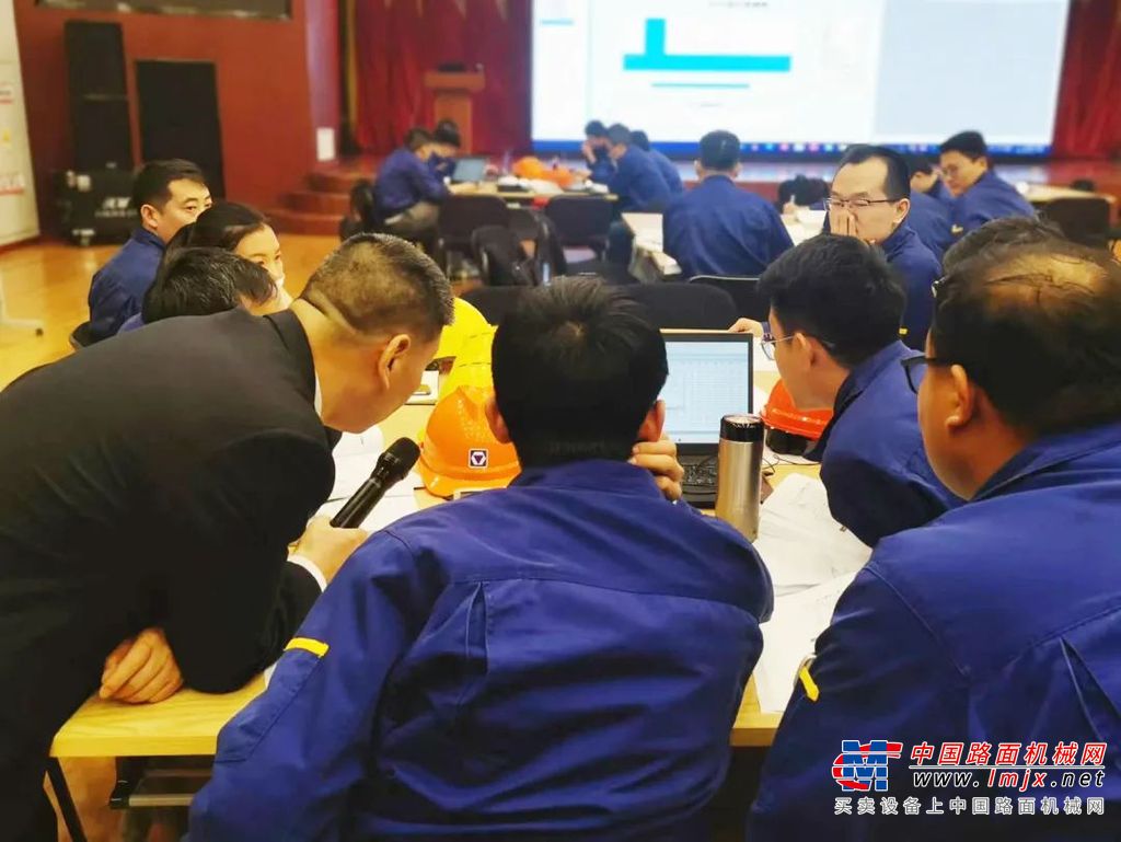 培训课程通过讲授、课堂互动、练习、案例分析、分组研讨等方式，深入浅出地让大家了解精益六西格玛基本概念，学习和掌握解决问题的方法论和应用工具。