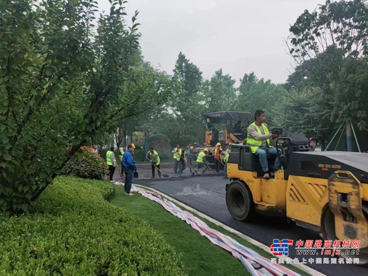 陕建机：建设机械化：奋战“五一”不停歇