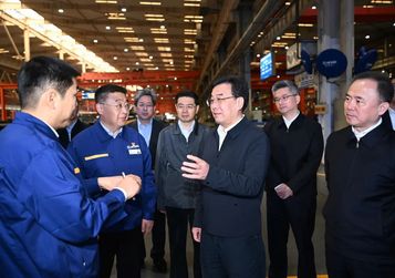 江苏省委书记信长星勉励徐工集团：为打造世界级工程机械产业集群、建设制造强省发挥引领支撑作用！