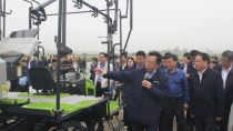 中联重科水稻有序抛秧机在这场省级农业技术推广演示会上广受好评