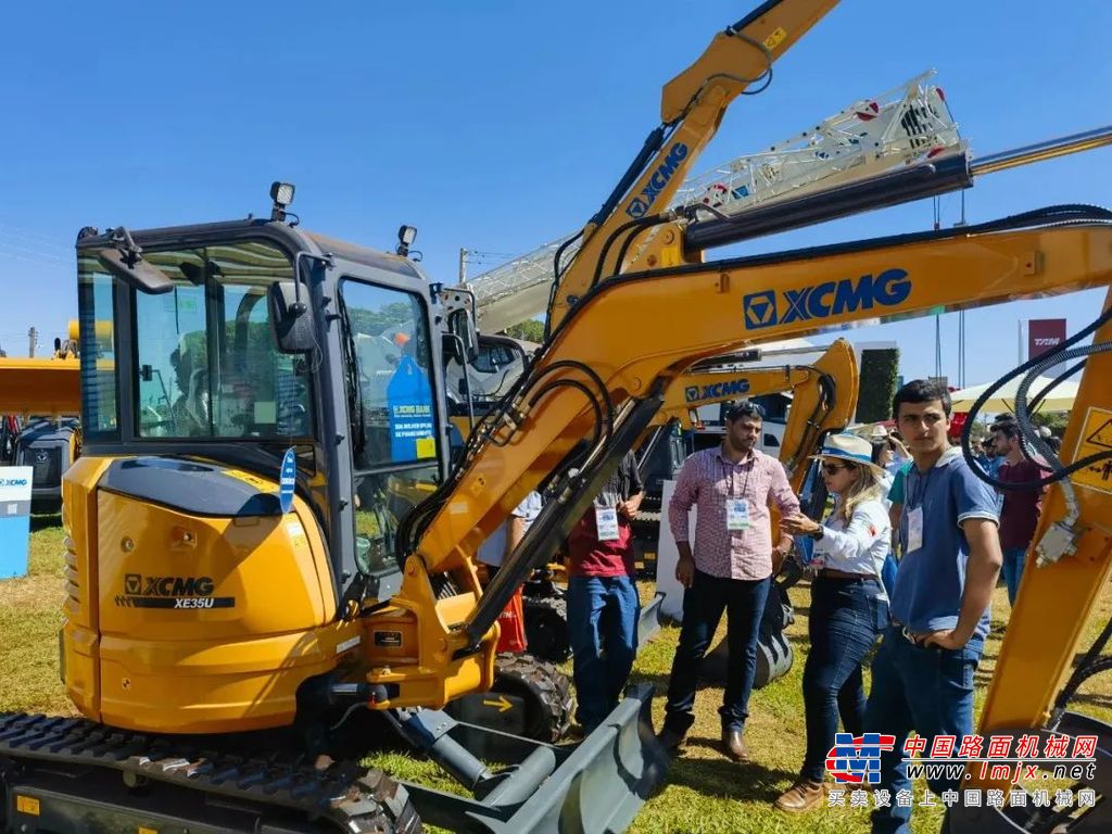 	徐工重磅推出XE27U液压挖掘机、XT804拖拉机、XGA4254BEV电动牵引车、XCB-L25叉车、XGA20ACE高空作业平台等11款高端产品，覆盖农场建设、水利、园林等多个农业配套场景。
