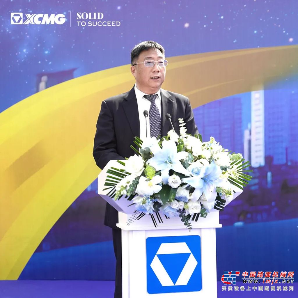 徐州市副市长吴卫东，徐州经开区党工委委员姚桂梅，徐工集团总经理孙雷，徐工机械总裁、党委副书记陆川，徐工机械副总裁、起重机械事业部总经理孙建忠，徐工机械副总裁、进出口公司总经理刘建森，徐工机械副总裁、挖掘机械事业部总经理宋之克等，与到访的各国嘉宾友人共同见证了此次客户节开幕盛事。