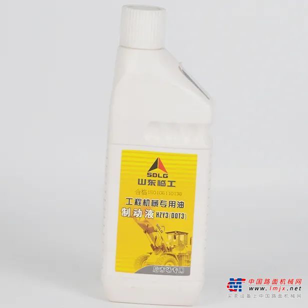 	山东临工使用高质量基础油，采用定制配方技术以及专用的添加剂，为客户提供量身定制的原厂专用油。