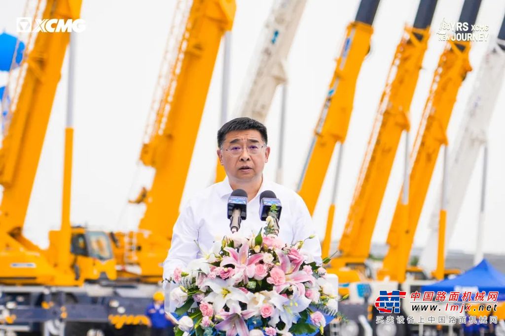 	活动中，100-900吨“百变金刚全能军团”系列大吨位新品重磅亮相，基于用户使用场景量身打造，可覆盖散活、市政、化工、风电等各个施工领域。