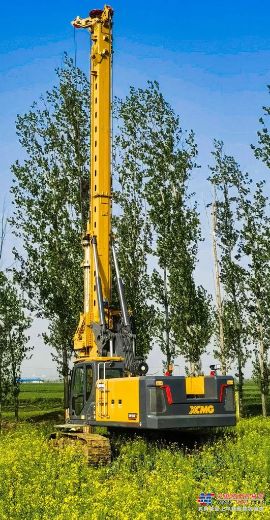 徐工XR138F低净空旋挖钻机的首秀便遇上了“急活”，项目需要通过支护桩保证下穿管廊的稳定可靠，整个工程增加支护桩300根，钻孔深度18.5米，钻孔直径800mm，为给后续施工留足工期，桩基础施工时间较为紧张，XR138F在高效的同时要24小时坚守在施工一线。