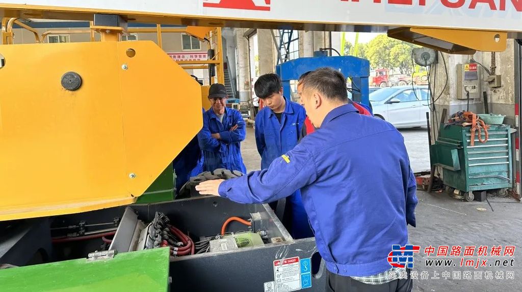 然而，服务绝不止一面，它包含从客户选车、买车到用车全过程的方方面面。