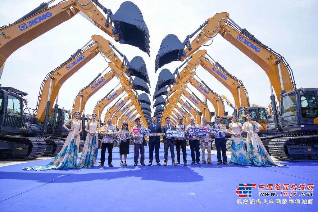 	“激发新动能，必须向科技创新、智改数转、绿色转型、国际市场要发展动力，徐工就是要在全面融入全球竞争中把中国工程机械产业的‘看家本领’练就的更强更过硬。”徐工集团、徐工机械董事长、党委书记杨东升坚定地表示。