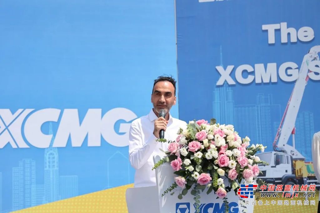 6月12日，徐工混凝土机械国际市场批量发车仪式隆重举行，数十台徐工泵车批量交付海外市场，开启合作共赢新篇章！