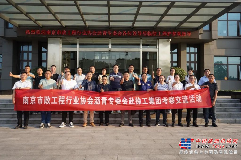	“	徐龙清高度赞扬了徐工在沥青拌和行业中取得的非凡成绩，并表示在徐工看到了充满科技感的路面养护机械和行业领先的沥青路面施工工艺。作为中国路面机械的龙头企业，徐工展现出了大国工匠精益求精的极致追求精神。他表示，未来将会在业内继续开展技术交流合作，为中国路面机械的深入推广应用赋能。”
