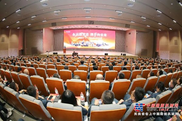 永远跟党走 携手向未来 | 山推多款新品耀世登场献礼“七一”