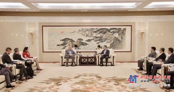 墨西哥驻华大使施雅德一行来到临工重机