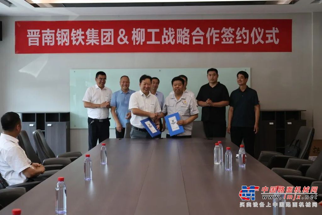	作为国家级“绿色工厂”，晋南钢铁集团积极探索绿色转型升级路径，在钢铁装运站、铁粉厂等多个工况中率先使用柳工电动装载机。