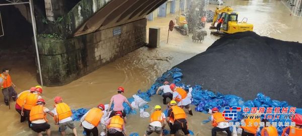 雨季来袭，挖掘机施工与保养注意事项