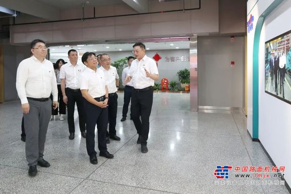 中国进出口银行总行党委委员、副行长李钧一行调研山河智能