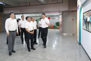 中国进出口银行总行党委委员、副行长李钧一行调研山河智能