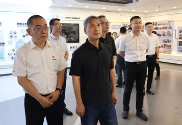 永青科技集团董事长胡晓东带队到访山河智能
