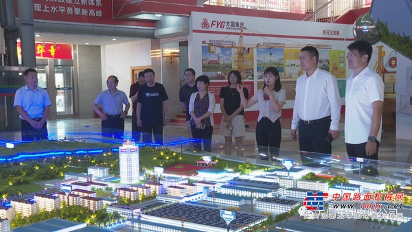 【参观交流】上海市浦东新区唐镇镇长王礌一行来宾参观方圆集团