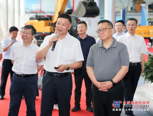 中央广播电视总台副台长胡劲军调研三一