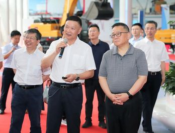 中央广播电视总台副台长胡劲军调研三一