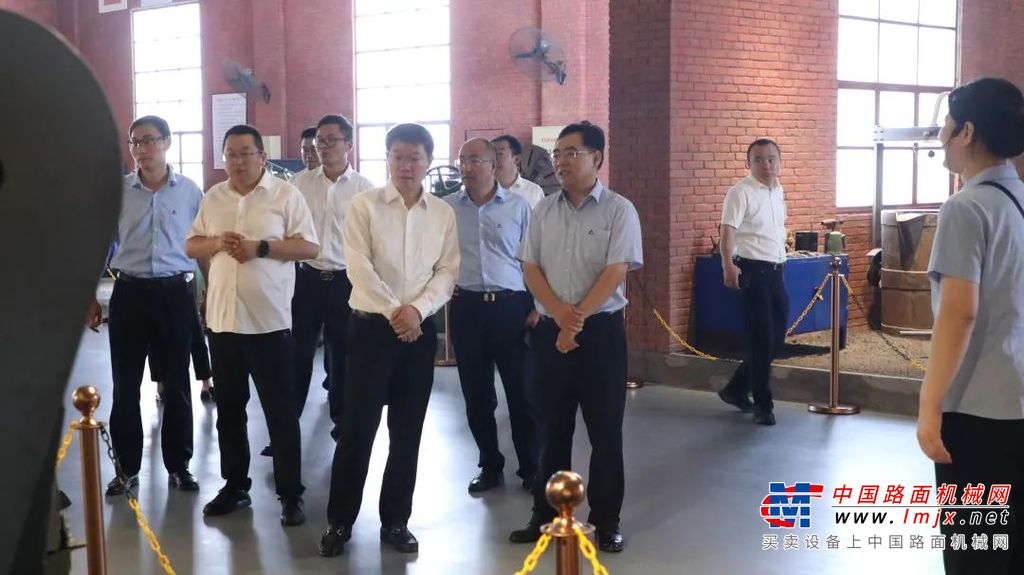 	文总强调，此次临工挖掘机成功交付，标志着双方在多年良好合作的基础上迈出了新的重要一步，可靠、节能、高效、智能的临工高品质设备将为客户的高质量发展提供更大助力。希望双方以此为契机，优势互补，并肩前行，开展更高层次、更为深入、更加广泛的战略合作，实现强强联合，互利共赢。