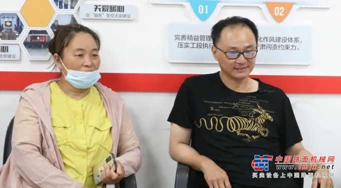 	送上了一面鲜红的锦旗