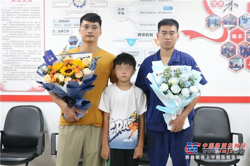 	并在千恩万谢中道出了事情的原委