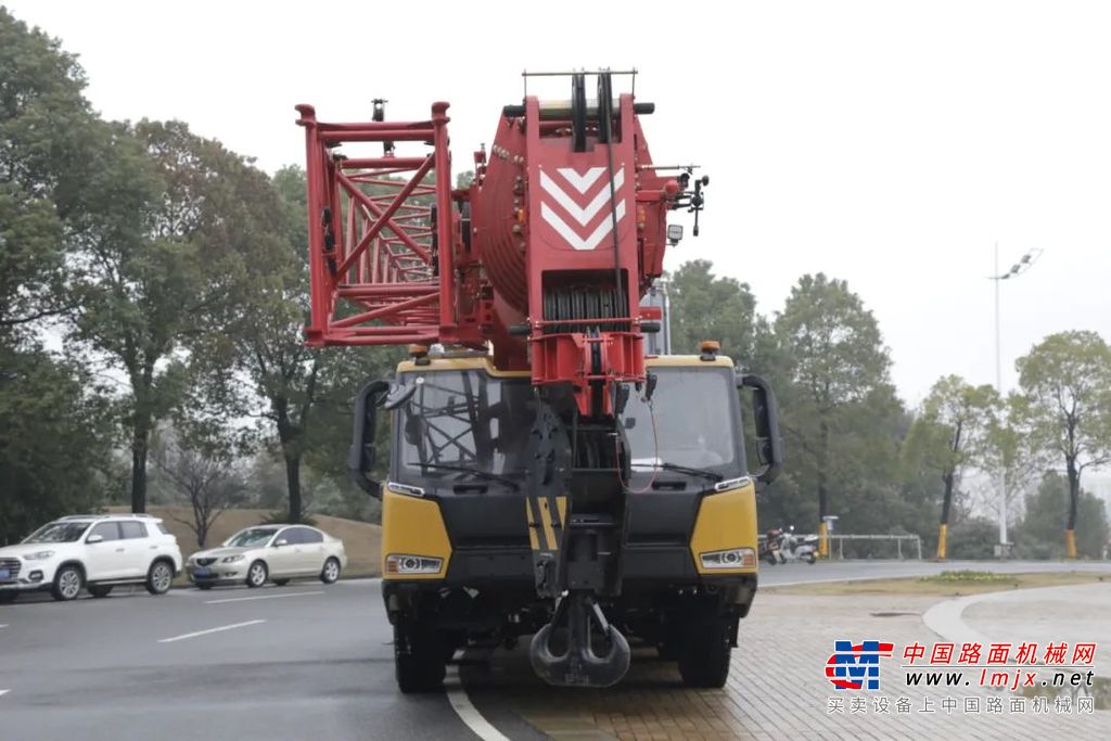 	SAC1300C8PHEV上车实现了全电动化，150kW油泵电机+ 150kW卷扬电机+60kW回转电机，作业静音不扰民。