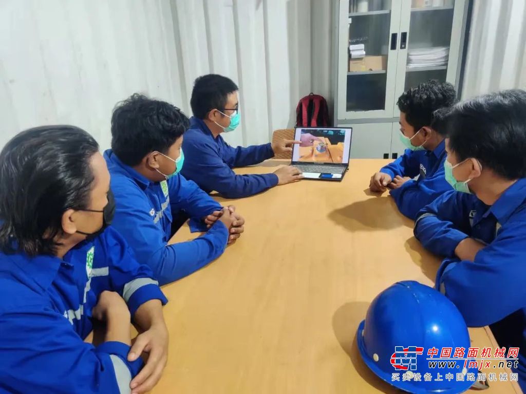 	“踏实、好学”是众位老师傅对许原奎的统一印象，无论是枯燥繁琐的车间实习工作还是起早贪黑的国内市场实习经历，许原奎总是目标坚定，力学不倦，持之以恒地提升着自身水平。