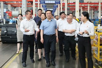 中宣部社科领域专家学者到山河智能调研高质量发展