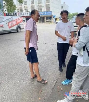 	其次，与陌生人搭话进行沟通除了需要充足的勇气，也少不了灵活有效的技巧，在这方面大家各显神通，通过多种方式拉进关系、消除顾虑，从而打开了与他人的沟通之门。