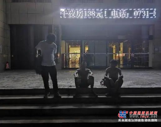 8月14日早上6点，未来之星们齐聚三一重卡园区，吹响了百里毅行的号角，此次活动从长沙三一智联重卡产业园区出发，途经芙蓉区、天心区、岳麓区、宁乡县、湘潭县等，最终抵达韶山，全程约83公里。