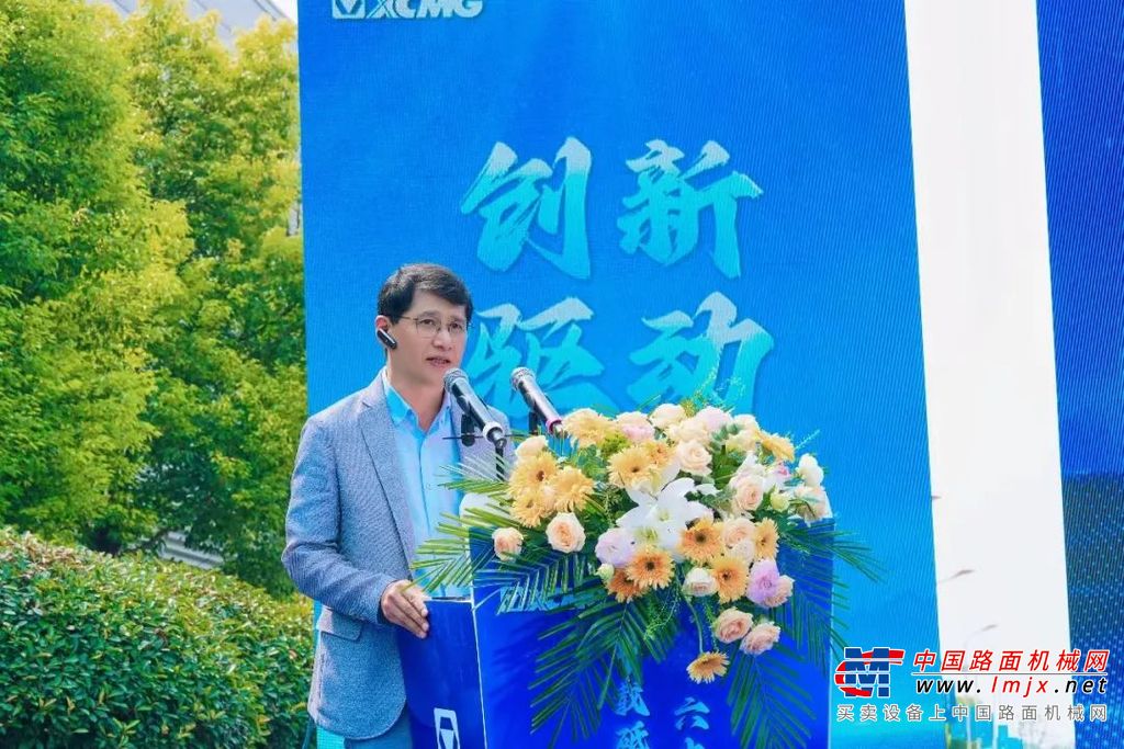 徐州贾汪区区委常委、副区长孟磊表示，徐工履带底盘项目落户工业园区的十年中，对工业园区和贾汪区经济社会健康发展做出了突出贡献，工业园区将再加力度打造一流营商环境，与徐工履带底盘继续携手，共同奋进，全力推动企业高质量发展。