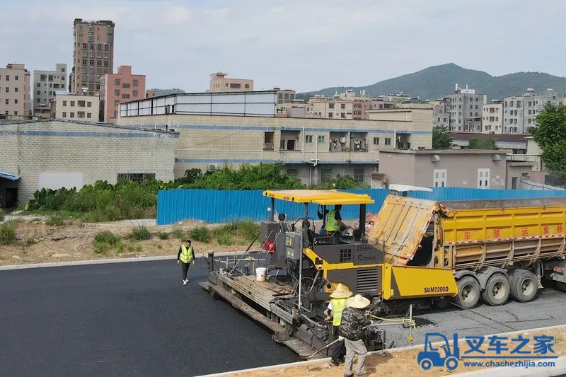 陕建机股份SUM7200D沥青混凝土摊铺机顺利完成型式试验