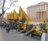 批量柳工挖掘机交付阿根廷省政府