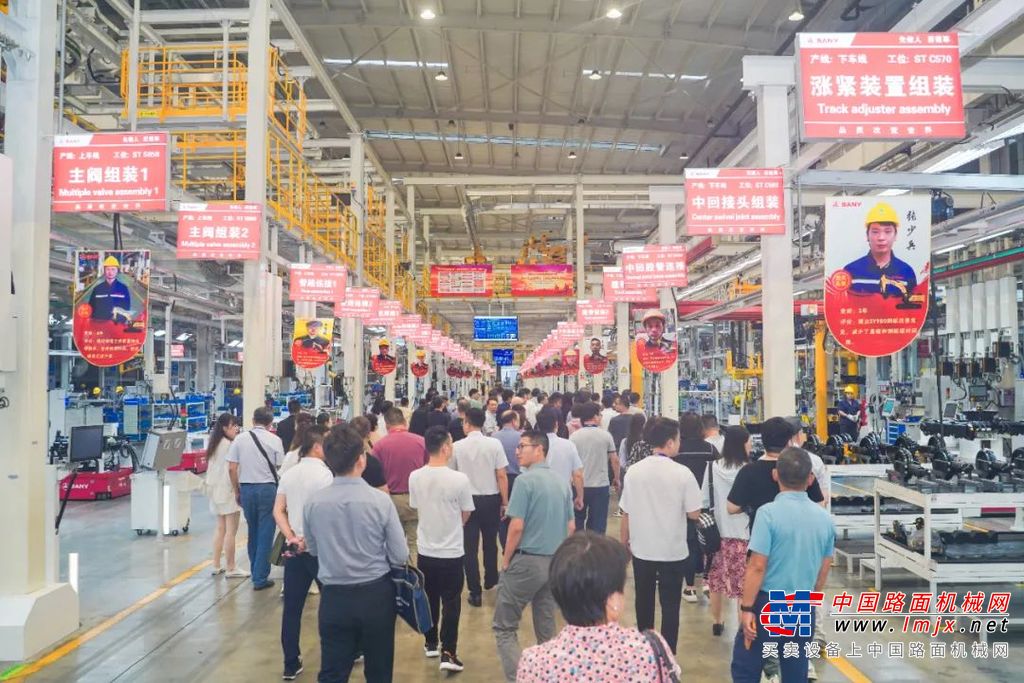 	集众智、事无不成，聚合力、业无不兴。昆山市委常委、昆山开发区党工委副书记徐敏中先生在致辞中肯定了三一重机对昆山发展做出的贡献，并热切期盼与更多知名行业协会和优秀企业共同携手、双向奔赴，着力在科技创新上取得新突破，在强链补链延链上展现新作为。