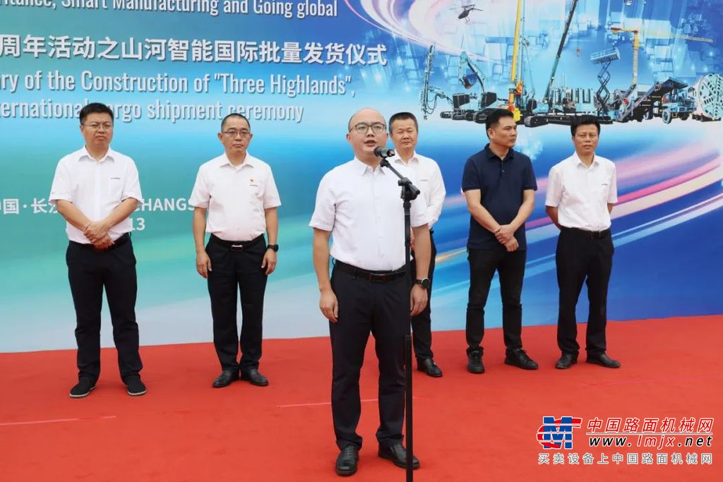 山河智能挖掘机在欧洲的市占率一直保持中国品牌第一；全球最大桩架成功出口韩国，桩架产品在韩国超越日本，市场占有率达到60%；95吨级挖掘机首次进入非洲市场；微小挖突破日本市场；增程式电动旋挖在欧洲市场获得认可；大吨位PDP工法引孔式静力压桩机出征哥伦比亚；牙轮钻机、露天钻机等凿岩设备受到非洲、蒙古等市场欢迎......进一步展现了中国制造的实力。