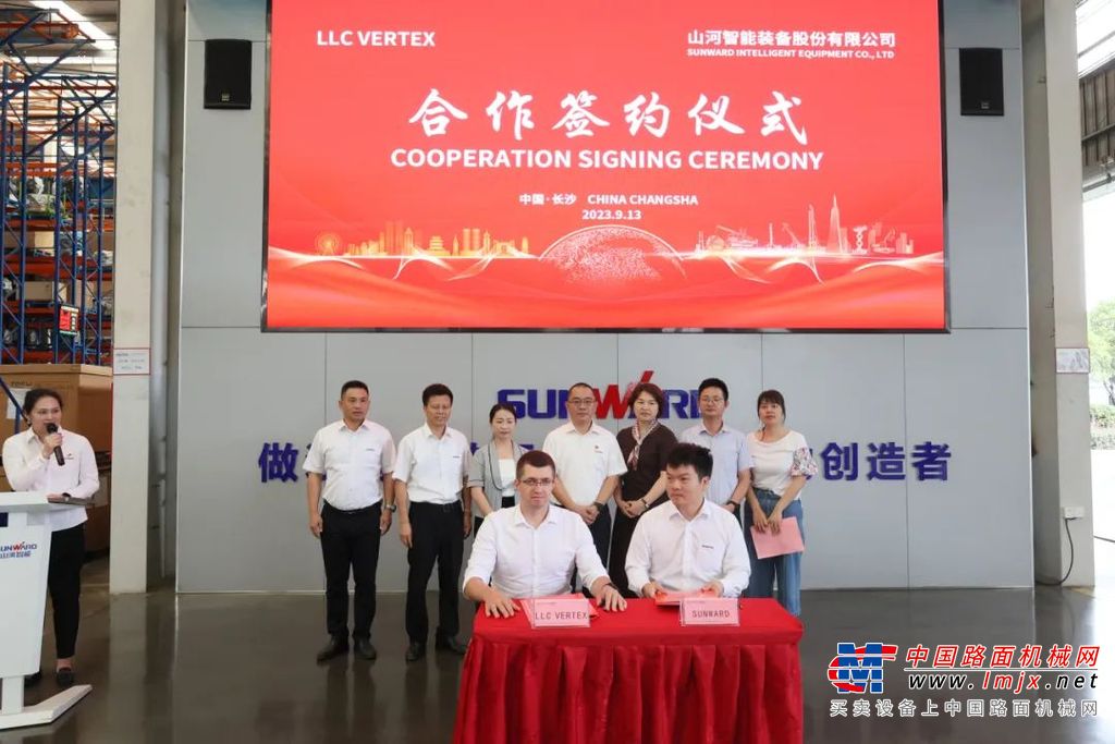 “一方面，我们将持续完善国际市场的布局和服务体系，另一方面，我们将更好收集国际市场需求，加大创新研发投入，将高端化、绿色化、智能化的优势推向新的高度，更好地满足海外市场的需求，不断拓展国际市场。”对于国际市场的发展，山河智能副总经理朱建新如是谈到。