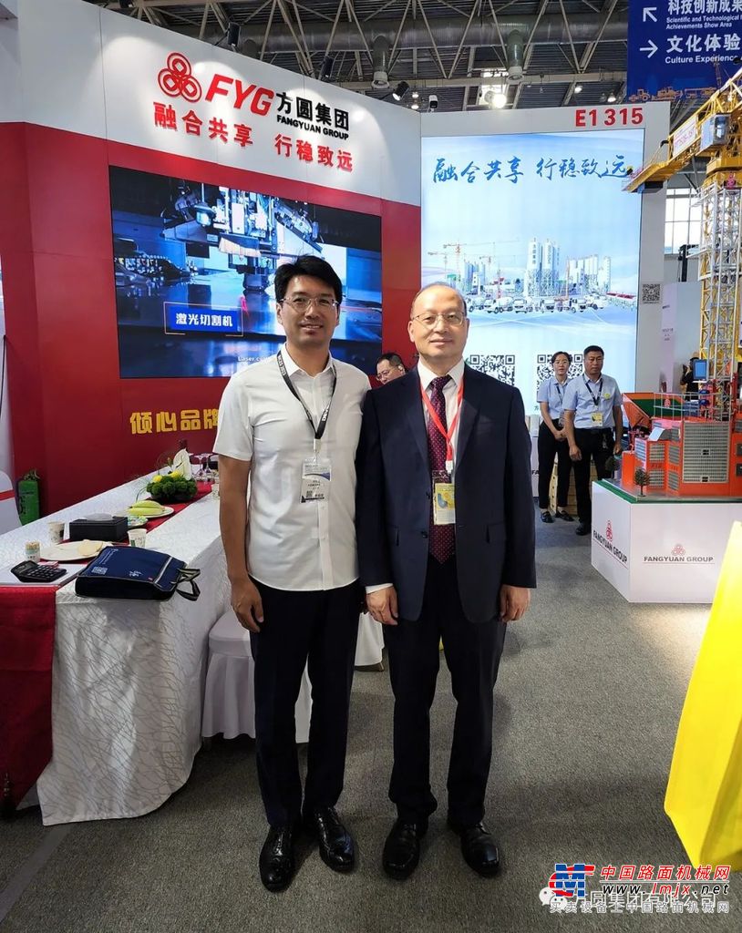 苏子孟会长在致辞中代表展会主办方向出席开幕式的各位领导和嘉宾，向莅临展会现场的来自全球约70个国家的驻华使节、参展和行业组织的朋友以及合作伙伴，向1300多家参展单位、约200家新闻媒体和前来参观交流的预计超过15万人次的用户和观众朋友们，表示热烈的欢迎和衷心的感谢。