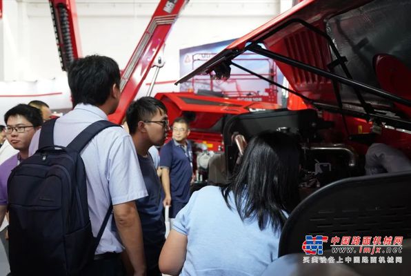 品质引领，服务制胜 | 临工重机重磅亮相BICES 2023