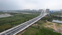 陕建机：建设机械化高质量完成咸阳高科一路跨渭河大桥路面施工任务