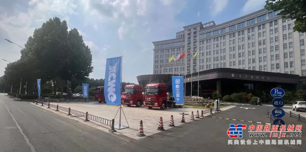 	作为本次交付的主要车型，汉风XG1H 燃气牵引车基于全新的XG1设计平台，集成一流的动力总成，加速性能更强；同时，整套系统经过徐工汽车精心调校和验证，可靠性突出，赢得了客户的高度认可。