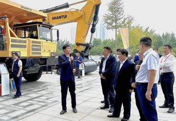 山推“矿山魔方”亮相2023泰山智慧矿山建设发展大会