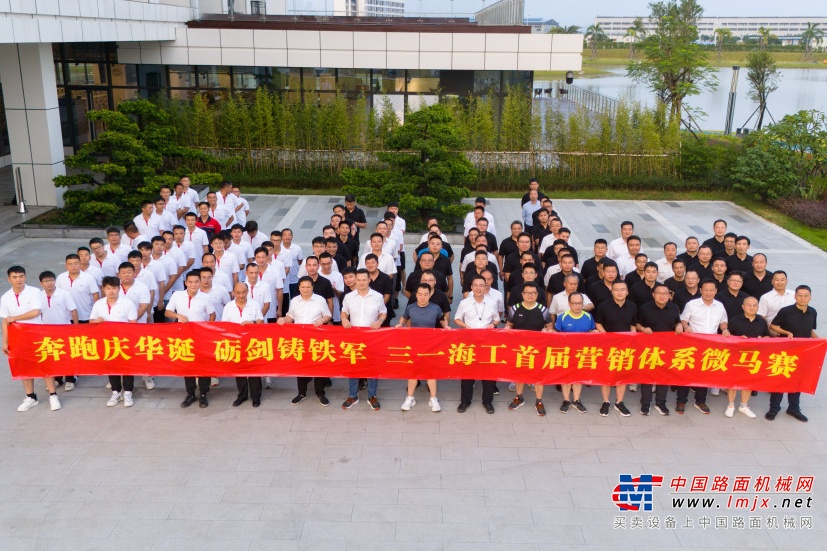 	为确保订单的按期、保质交付，以及为客户设备持续作业提供保障，国庆假期期间，三一海工在各级部门负责人的带头下，每天坚守产业园奋战生产一线的员工近2000人，各地坚守服务工程师超过100人，彰显奋斗者本色。