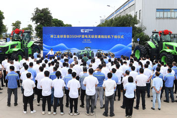 开启新征程 | 柳工全球首台350马力混动无极变速拖拉机下线！