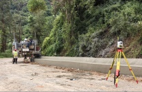 工地报告 | 维特根 SP 15 山区道路“无线” 3D 摊铺大型排水沟