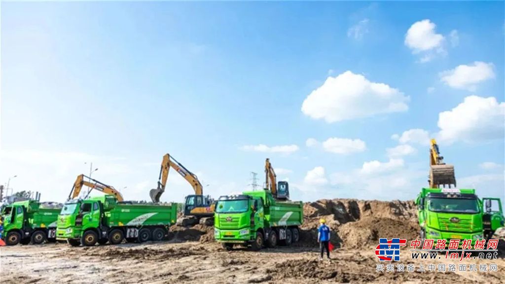 	基于客户全生命周期价值，徐工挖机重新定义客户体验场景，全面升级客户沟通方式，通过形式丰富的客户体验活动，强化客户互动传播，升级客户服务关怀，引领行业发展新风向。