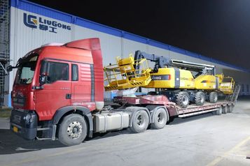极限工况 强悍设备|柳工高机再次南极批量发车