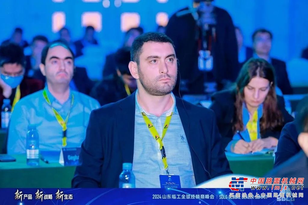 	全年预计实现销售各类整机3万余台。出口销售收入有望突破40亿元，同比增长25％以上，创历史新高。